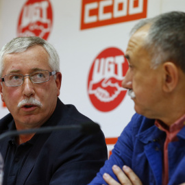 Los secretarios generales de UGT, Pepe Álvarez, y de CCOO, Ignacio Fernández Toxo. EFE/J.P.Gandul