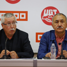 Los secretarios generales de UGT, Pepe Álvarez, y de CCOO, Ignacio Fernández Toxo. EFE/J.P.Gandul
