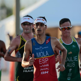 El triatleta español Mario Mola, durante la prueba en Cozumel (México), donde se proclamó campeón del mundo. /EFE