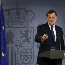El presidente del Ejecutivo, Mariano Rajoy, durante su comparecencia hoy en el Palacio de La Moncloa. / SERGIO BARRENECHEA (EFE)