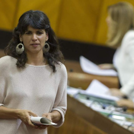 La secretaria general de Podemos Andalucía, Teresa Rodríguez, tras su intervención en una de las sesiones del Parlamento andaluz. JULIO MUÑOZ / EFE