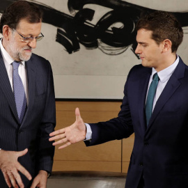 El presidente del Gobierno en funciones, Mariano Rajoy, y el líder de Ciudadanos, Albert Rivera, en su reunión de este miércoles en el Congreso / EFE