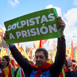 Asistentes al acto de Vox, que el partido organiza bajo el lema "Cataluña es España", esta mañana en Barcelona.-EFE/Alejandro García