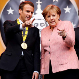 Merkel y Macron en Aquisgrán. (RONALD WITTEK | EFE)