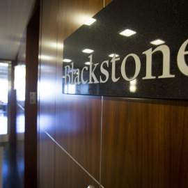 Entrada de la sede de la firma estadounidense gestora de fondos Blackstone. REUTERS