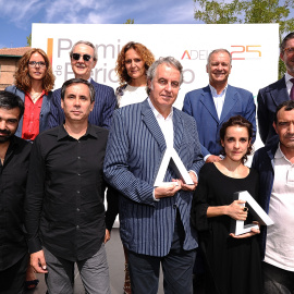 La periodista de El Mundo, Raquel Villaécija, y el equipo del programa Sense Ficció de TV3 encabezado por su Director, Josep Rovira junto a algunos de los organizadores.