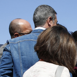 El secretario general de Podemos, Pablo Iglesias, atiende a los medios de comunicación momentos antes de asistir a la proyección de la película 'Política, manual de instrucciones', que se proyecta en el Festival Internacional de Cine de San