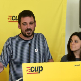Lluc Salellas i Maria Sirvent, expliquen la decisió del Consell Nacional de la CUP sobre la investidura de Quim Torra com a president de la Generalitat / EFE Santi Iglesias