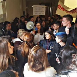 Un centenar de estudiantes intentan boicotear, sin éxito, una charla sobre prostitución en la Carlos III de Madrid