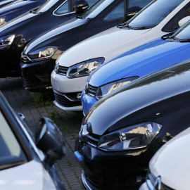 Vehículos Volkswagen en un concesionario en Londres. REUTERS/Stefan Wermuth