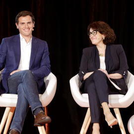 El líder de Ciudadanos y candidato a la Presidencia del Gobierno, Albert Rivera, y la exsocialista Soraya Rodríguez participan en un coloquio sobre el futuro de Europa. - EFE