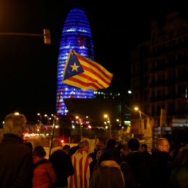 12/11/2019- Manifestantes independentistas bloquean los accesos a Barcelona tras ser convocados por los CDR. / REUTERS - ENRIQUE CALVO