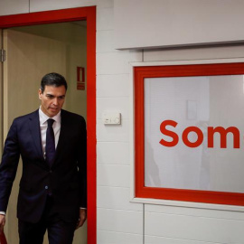 El líder del PSOE, Pedro Sánchez, a su llegada a la rueda de prensa ofrecida en la sede del partido. - EFE