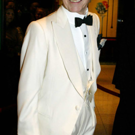 Tom Wolfe, con su icónico traje blanco, en una imagen de 2005. | REUTERS