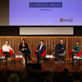 Imatge del debat sobre les eleccions generals amb candidats de totes les formacions per circumscripcions catalanes: Meritxell Batet (PSC), Gabriel Rufián (ERC), Jaume Asens (comuns), Laura Borràs (JxCat), Cayetana Álvarez de Toledo (PP) i I