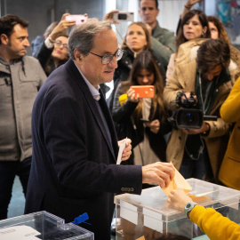 El presidente de la Generalitat, Quim Torra, ejerciendo su derecho a voto en Barcelona. / Europa Press