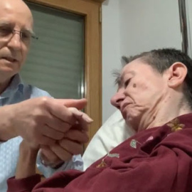 Captura del vídeo de Telecinco en el que se puede ver a la pareja justo después de que la mujer ingiriera el veneno.(Telecinco)