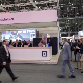 Stand del banco alemán Deutsche Bank durante el Seminario Internacional sobre Operaciones Bancarias Swift (SIBOS), en Ginebra. EFE/SALVATORE DI NOLFI