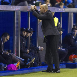Paco Jemez, durante su último partido con el Granada. / EFE