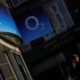 Una tienda de la operadora de móviles O2, filial de Telefónica, en la localidad británica deLoughborough. REUTERS/Darren Staples