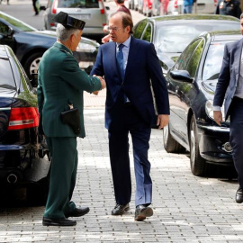 El presidente del Senado, Pío García-Escudero y presidente del PP de Madrid, a su llegada al pleno de investidura de Ángel Garrido. EFE/ Chema Moya Foto del 17/05/2018