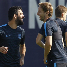 Arda Turan, durante un entrenamiento reciente con el Barça. EFE/Quique García