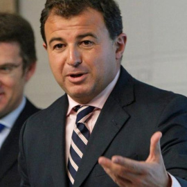 Imagen  de archivo de Javier Guerra en una comparecencia junto a Alberto Núñez Feijóo. (ARCHIVO)