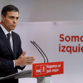 El líder del PSOE, Pedro Sánchez, en rueda de prensa ofrecida en la sede del Partido, tras la reunión mantenida con el presidente del Gobierno, Mariano Rajoy, en el Palacio de la Moncloa. EFE/ Emilio Naranjo