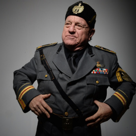 Yo, Mussolini, interpretado por el cómico Leo Bassi