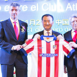 Gil Marín y Cerezo junto a Wang Jianlin en Pekín.