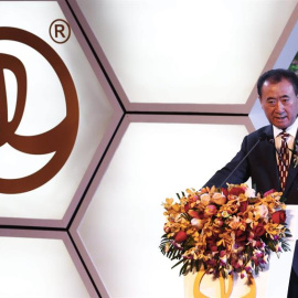 Wang Jianlin durante la firma del acuerdo con el Atlético. /EFE