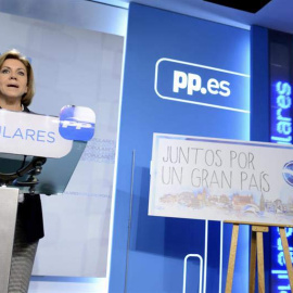 La secretaria general del PP, María Dolores de Cospedal, durante la rueda de prensa en la que ha presentado la convención nacional que el Partido Popular. / Fernando Villar (EFE)