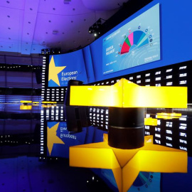 Imagen que muestra la repartición de escaños tras los resultados oficiales, en el hemiciclo del Parlamento Europeo, en Bruselas (Bélgica).  EFE/ Olivier Hoslet