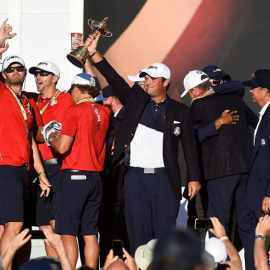 Patrick Reed sujeta la Ryder Cup después de que el equipo de EEUU se impusiera al europeo. /EFE