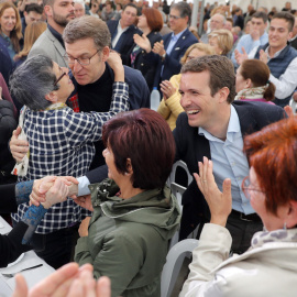 14/04/2019.- El candidato del PP a la presidencia del Gobierno Pablo Casado y el presidente de la Xunta, Alberto Núñez Feijóo, en Santiago de Compostela. / EFE