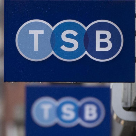 Indicadores de una sucursal de TSB en Londres. REUTERS