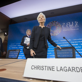 La directora gerente del FMI, Christine Lagarde, a su llegada a la rueda de prensa previa a la asamblea anual del organismo internacional, que este año se celebra en la capital peruana Lima. REUTERS/Stephen Jaffe