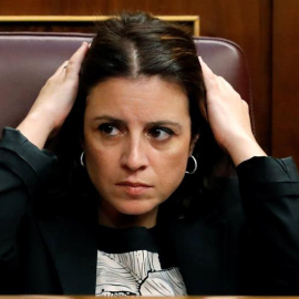 La portavoz socialista, Adriana Lastra, asiste a la segunda y definitiva votación de la investidura del candidato socialista, Pedro Sánchez. /EFE