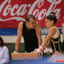 Deferr aconseja a una alumna.