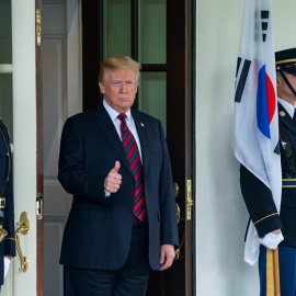 El presidente de Estados Unidos, Donald J. Trump, recibe a su homólogo surcoreano, Moon Jae-in. EFE