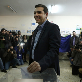 Alexis Tsipras en el momento de votar. / REUTERS/Alkis Konstantinidis