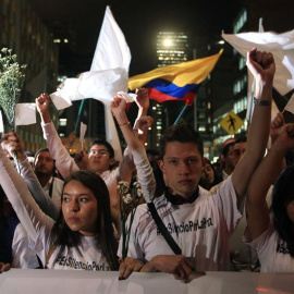 Jóvenes universitarios participan en la denominada "Marcha por la Paz". - EFE
