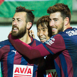Sergi Enrich y Antonio Luna celebran un gol con el Eibar.