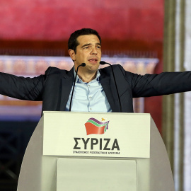 El líder de Syriza, Alexis Tsipras, se dirige a sus simpatizantes y seguidores tras ganar las elecciones parlamentarias en Grecia. REUTERS/Marko Djurica