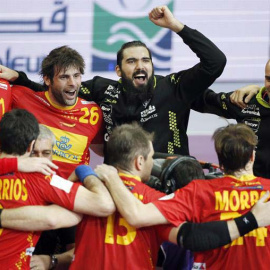 Los jugadores de la selección celebran la victoria ante Túnez. / EFE