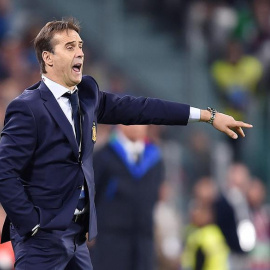El seleccionador de España Julien Lopetegui da instrucciones en el partido contra Italia. /EFE