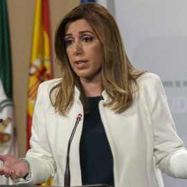 La presidenta de la Junta de Andalucía, Susana Díaz, durante la conferencia de prensa ofrecida hoy en Sevilla. EFE/Julio Muñoz.