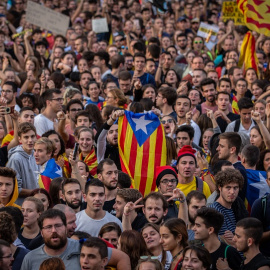 Una multitud se concentra con esteladas en la manifestación de los CDR del pasado 18 de octubre. EUROPA PRESS