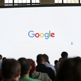 Attendees wait for the program to begin during the presentation of new Google hardware in San Francisco, California, U.S. October 4, 2016. REUTERS/Beck Diefenbach