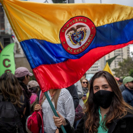 27/11/2019. Una mujer participa de una concentración este miércoles en Bogotá (Colombia), durante el séptimo día de protestas en el país. / EFE - JUAN ZARAMA PERINI